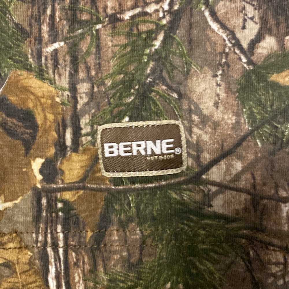 Berne Realtree Men’s Medium pocket Tshirt. Like new. - Picture 2 of 5
